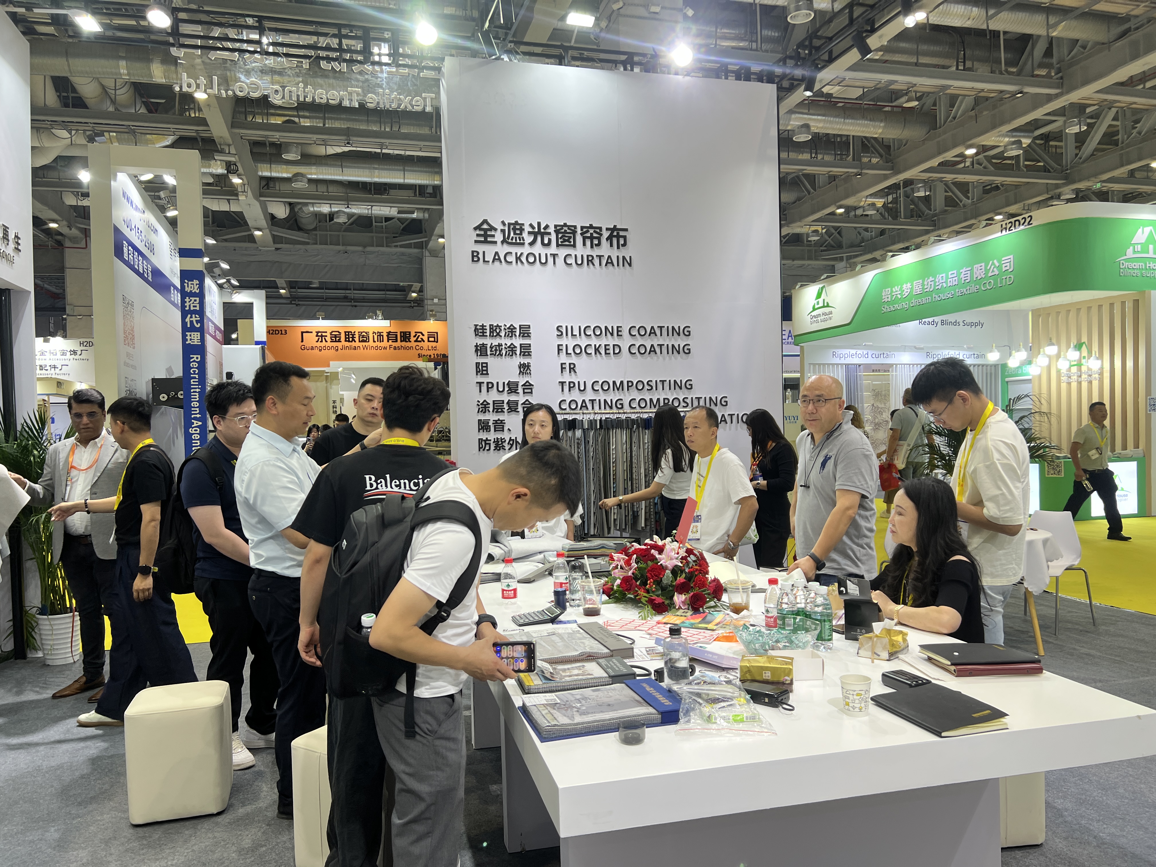 Changsheng Textile ประสบความสำเร็จในการสรุป R+T Asia 2025 เสริมความเชี่ยวชาญในการผลิตผ้าม่านปิดมืด